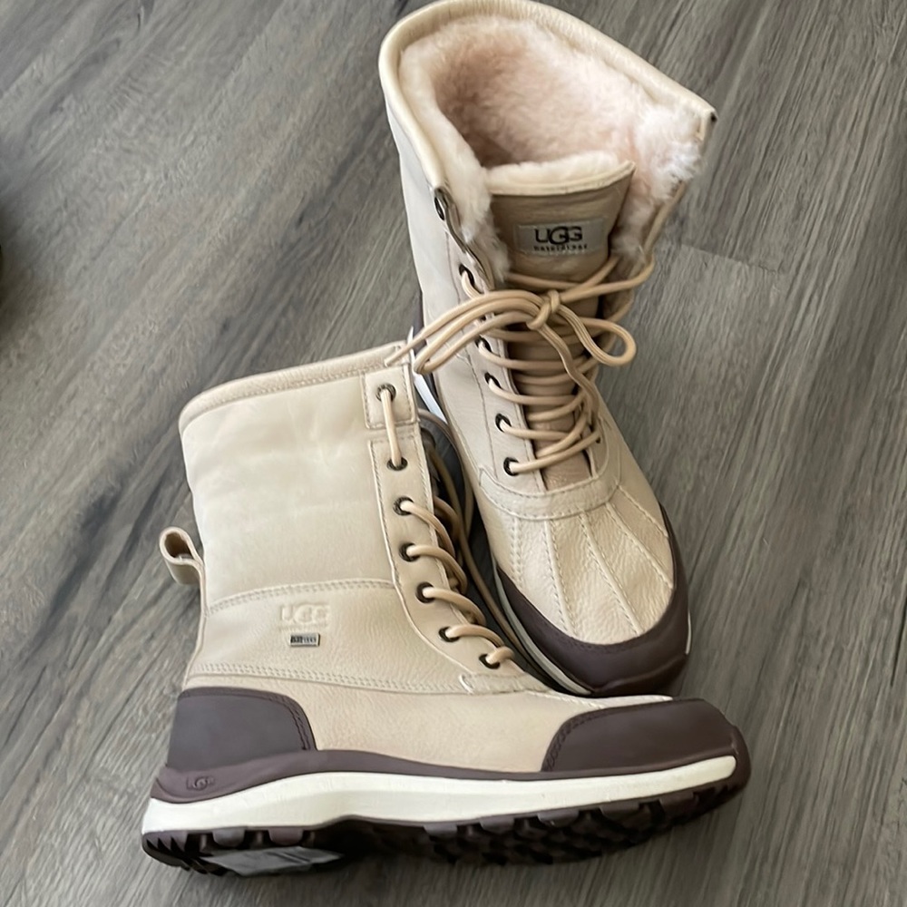 New Ugg Adirondack II weatherproof boots size 9